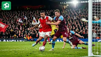 Ngoại hạng Anh: Arsenal quyết đấu Burnley vì ngôi vương lịch sử